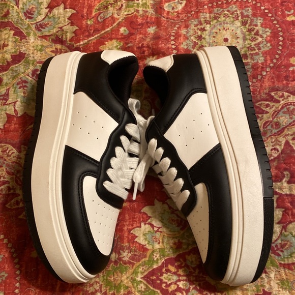 Madden girl black and white platform shoe size 6.5 - Picture 4 of 7